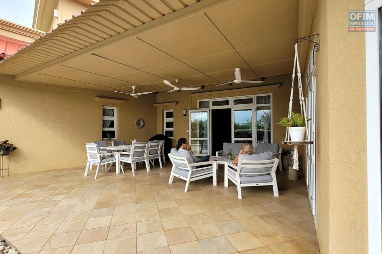 For sale &ndash; Charming villa with sea and mountain views in Tamarin