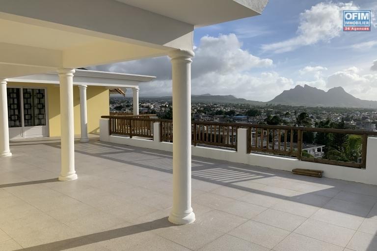 Quatre Bornes for rent is a huge, recently built villa with a breathtaking view, four bedrooms, an indoor pool and a garage.