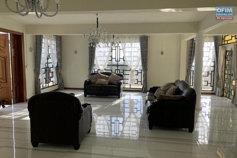 Quatre Bornes for rent is a huge, recently built villa with a breathtaking view, four bedrooms, an indoor pool and a garage.