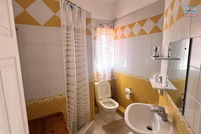 ALBION – FOR SALE – Spacious family villa with separate apartment, swimming pool and garage