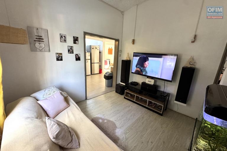EXCLUSIVE &ndash; FLIC EN FLAC &ndash; RARE FIND BY THE SEA
