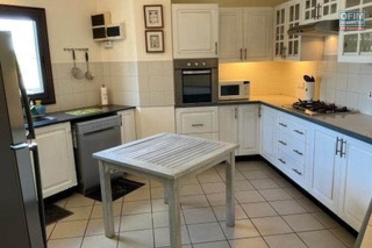 For rent &ndash; Superb 3-bedroom apartment facing the sea &ndash; Grand Baie