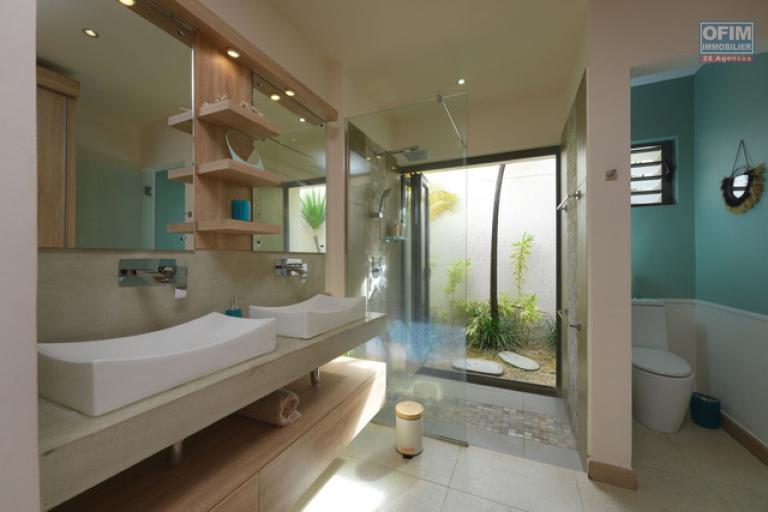 For sale: magnificent villa in a residence accessible to foreigners in Grand Baie, La Salette.