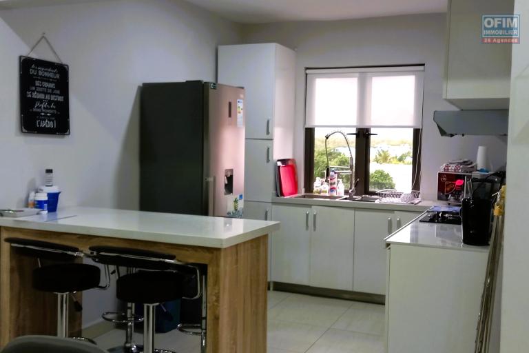 For sale: 3-bedroom top-floor apartment with jacuzzi and open views in Flic en Flac. Breathtaking views &bull; Elevator access &bull; Just a few steps from the beach