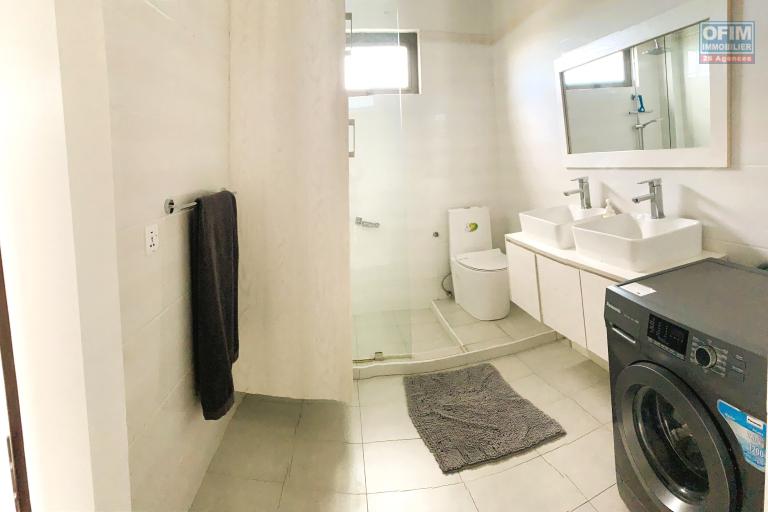 For sale: 3-bedroom top-floor apartment with jacuzzi and open views in Flic en Flac. Breathtaking views &bull; Elevator access &bull; Just a few steps from the beach