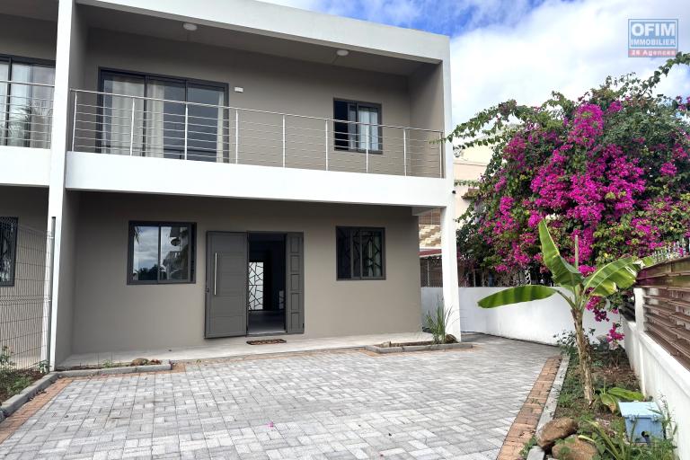 New duplex for rent in Flic en Flac, 3 bedrooms, close to the beach and amenities