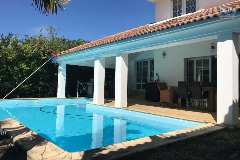 MELVILLE - Exceptional villa for rent with 4 bedrooms. &ndash; A haven of peace just steps from the beach