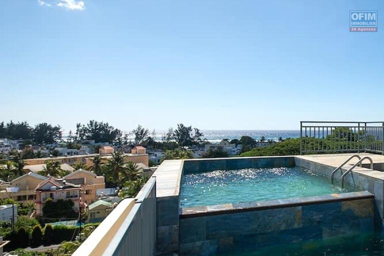 Flic-en-Flac, Mauritius: Magnificent, recently built 2-bedroom apartment with a large terrace, swimming pool, and just steps from the beach.