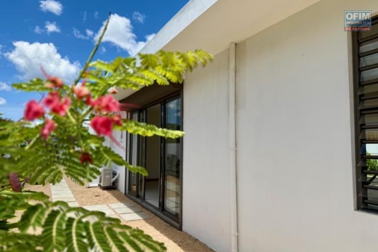 4-bedroom villa with pool. Live in luxury and comfort near the Croisette shopping center in Grand Baie, in the private Bois Chandelle residential area.