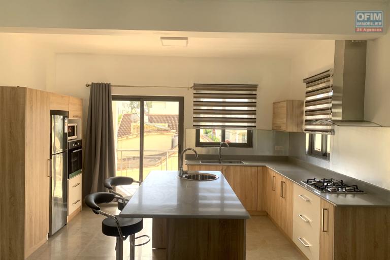 Flic en Flac &ndash; For Rent: Pleasant and recently built 2-bedroom apartment located on the second and top floor (no elevator), in a quiet area, just 200 metres from the beach.