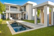 Tamarin fro sale villa 4 bedrooms with pool accessible to foreigners, 5 minutes from the beach.
