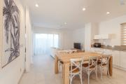 Tamarin fro sale villa 4 bedrooms with pool accessible to foreigners, 5 minutes from the beach.
