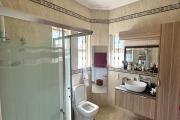 ALBION – FOR SALE – Spacious family villa with separate apartment, swimming pool and garage