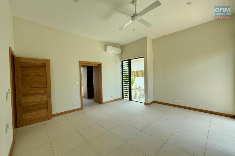 Villa F4 avec piscine Vivez dans le luxe et le confort proche centre commercial de la Croisette de Grand Baie dans un lotissement priv&eacute; Bois Chandelle.
