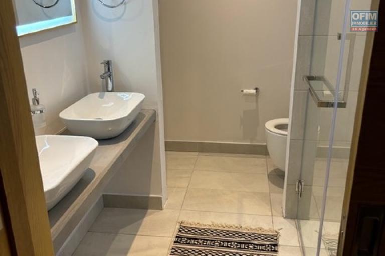 &Agrave; Louer : appartement de luxe 3 chambres, pieds dans l'eau &agrave; Trou aux Biches.