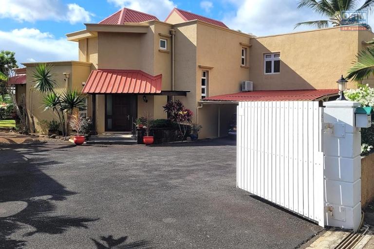 &Agrave; vendre &ndash; Villa de caract&egrave;re avec vue mer et montagne &agrave; Tamarin