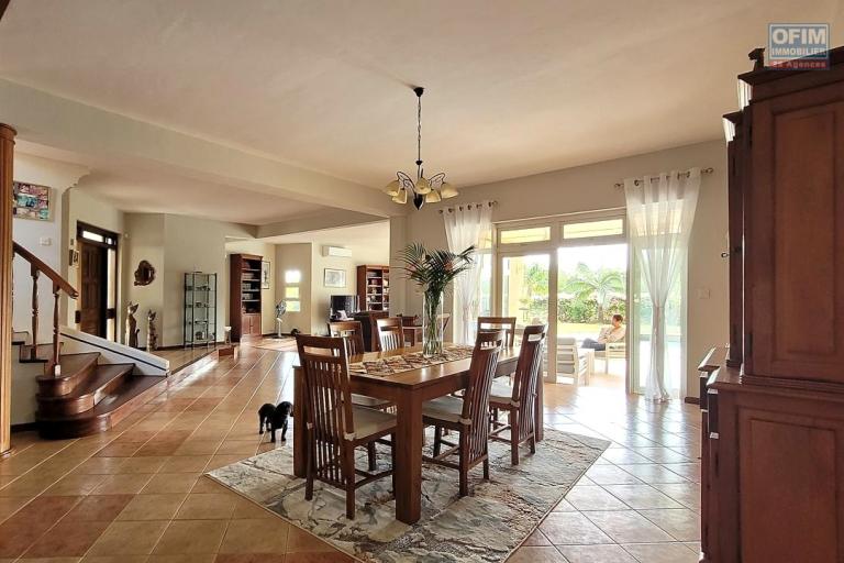 &Agrave; vendre &ndash; Villa de caract&egrave;re avec vue mer et montagne &agrave; Tamarin