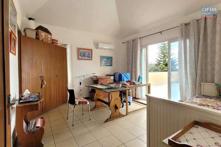&Agrave; vendre &ndash; Villa de caract&egrave;re avec vue mer et montagne &agrave; Tamarin
