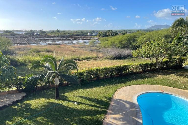 &Agrave; vendre &ndash; Villa de caract&egrave;re avec vue mer et montagne &agrave; Tamarin