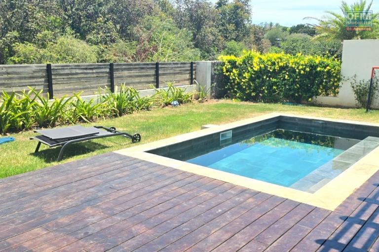 Tamarin &ndash; &Agrave; louer : Superbe villa contemporaine 4 chambres avec piscine, proche de tout