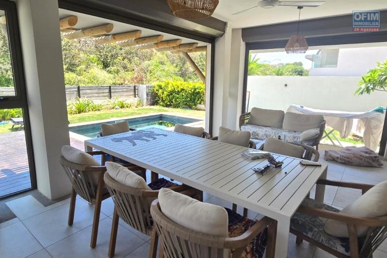Tamarin &ndash; &Agrave; louer : Superbe villa contemporaine 4 chambres avec piscine, proche de tout
