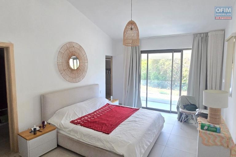 Tamarin &ndash; &Agrave; louer : Superbe villa contemporaine 4 chambres avec piscine, proche de tout