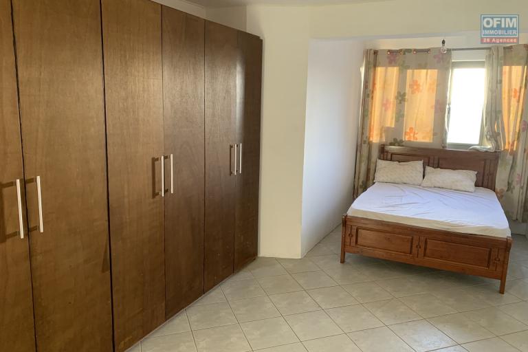 Flic en Flac location d'un triplex de 3 chambres avec piscine et vue d&eacute;gag&eacute;e sur Flic en Flac