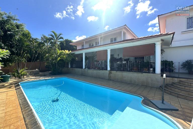 ALBION &ndash; &Agrave; VENDRE &ndash; Spacieuse villa familiale avec appartement ind&eacute;pendant, piscine et garage