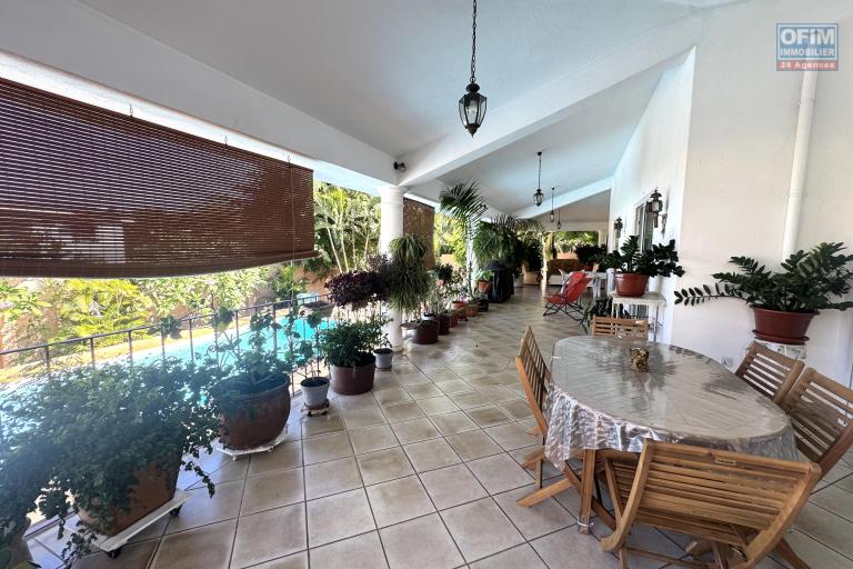 ALBION &ndash; &Agrave; VENDRE &ndash; Spacieuse villa familiale avec appartement ind&eacute;pendant, piscine et garage