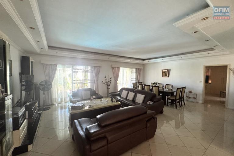 ALBION &ndash; &Agrave; VENDRE &ndash; Spacieuse villa familiale avec appartement ind&eacute;pendant, piscine et garage