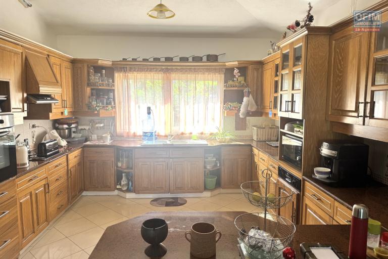 ALBION &ndash; &Agrave; VENDRE &ndash; Spacieuse villa familiale avec appartement ind&eacute;pendant, piscine et garage