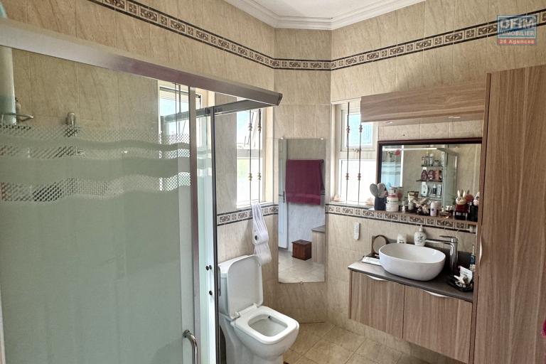 ALBION &ndash; &Agrave; VENDRE &ndash; Spacieuse villa familiale avec appartement ind&eacute;pendant, piscine et garage