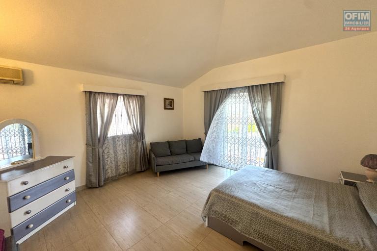 ALBION &ndash; &Agrave; VENDRE &ndash; Spacieuse villa familiale avec appartement ind&eacute;pendant, piscine et garage