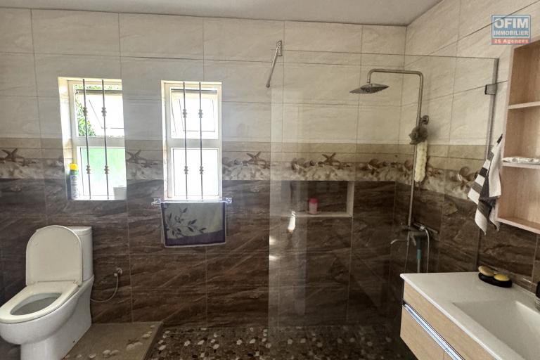 ALBION &ndash; &Agrave; VENDRE &ndash; Spacieuse villa familiale avec appartement ind&eacute;pendant, piscine et garage