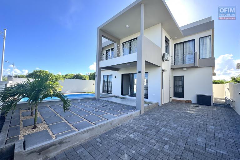 Flic-en-Flac &ndash; &Agrave; louer : Villa neuve 4 chambres avec piscine