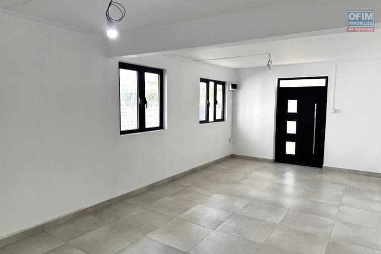 Maison r&eacute;nov&eacute;e &agrave; louer &agrave; Sodnac Ile Maurice &ndash; 3 chambres + bureau, emplacement id&eacute;al