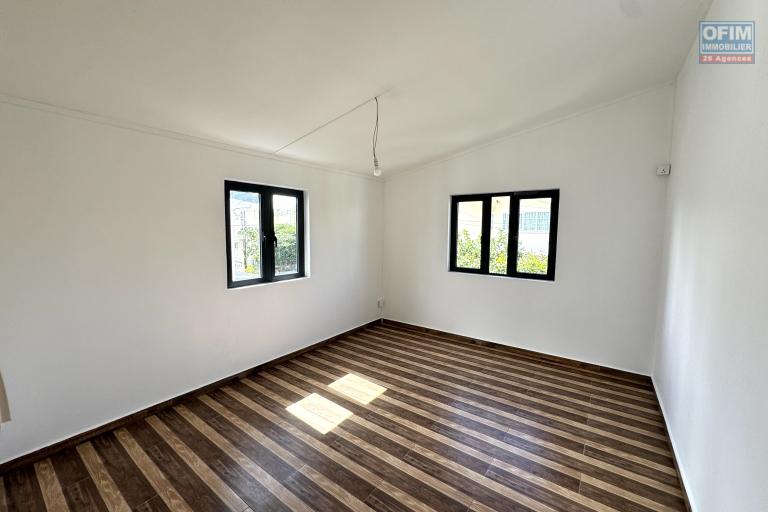 Maison r&eacute;nov&eacute;e &agrave; louer &agrave; Sodnac Ile Maurice &ndash; 3 chambres + bureau, emplacement id&eacute;al