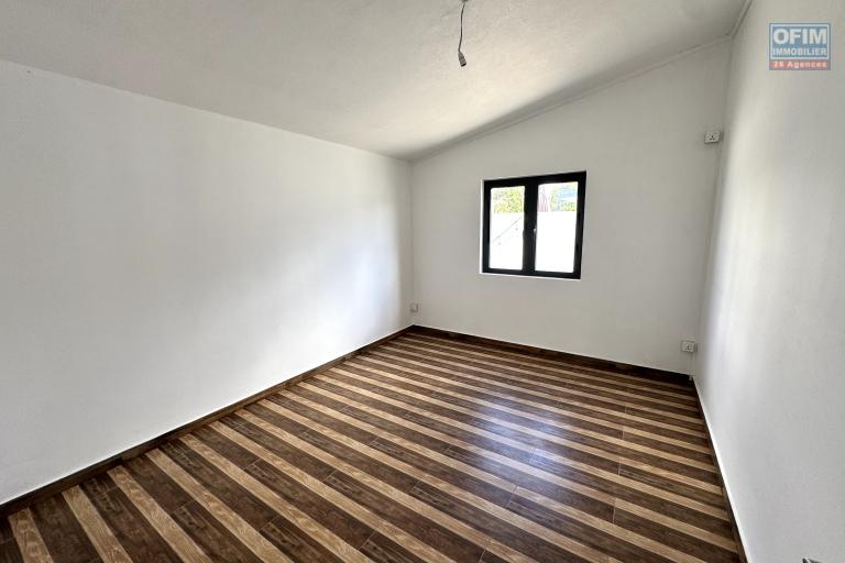 Maison r&eacute;nov&eacute;e &agrave; louer &agrave; Sodnac Ile Maurice &ndash; 3 chambres + bureau, emplacement id&eacute;al