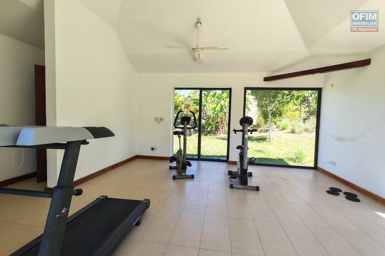Île Maurice – Rivière Noire : En vente villa de standing accessible aux étrangers avec piscine privée