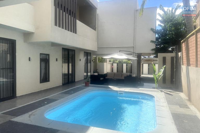 Albion  Appartement 2 chambres avec piscine, en rez-de-chauss&eacute;e, au calme