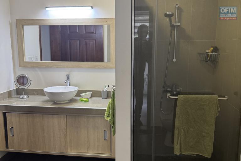 Flic en Flac Superbe Appartement Meublé à Vendre dans une Résidence Sécurisée avec Piscine