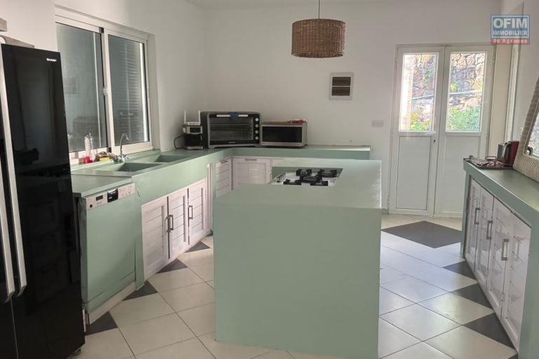 A LOUER / Grande villa 3 chambres avec d&eacute;pendance ( 2 chambres ) et 2100 m2 de jardin / CALODYNE - &Icirc;le Maurice