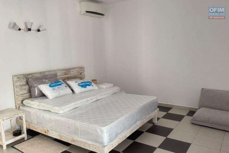 A LOUER / Grande villa 3 chambres avec d&eacute;pendance ( 2 chambres ) et 2100 m2 de jardin / CALODYNE - &Icirc;le Maurice