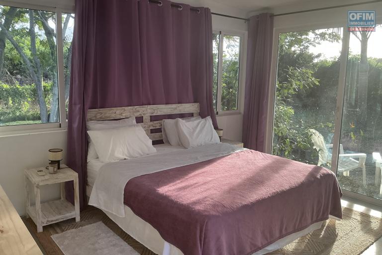 A LOUER / Grande villa 3 chambres avec d&eacute;pendance ( 2 chambres ) et 2100 m2 de jardin / CALODYNE - &Icirc;le Maurice