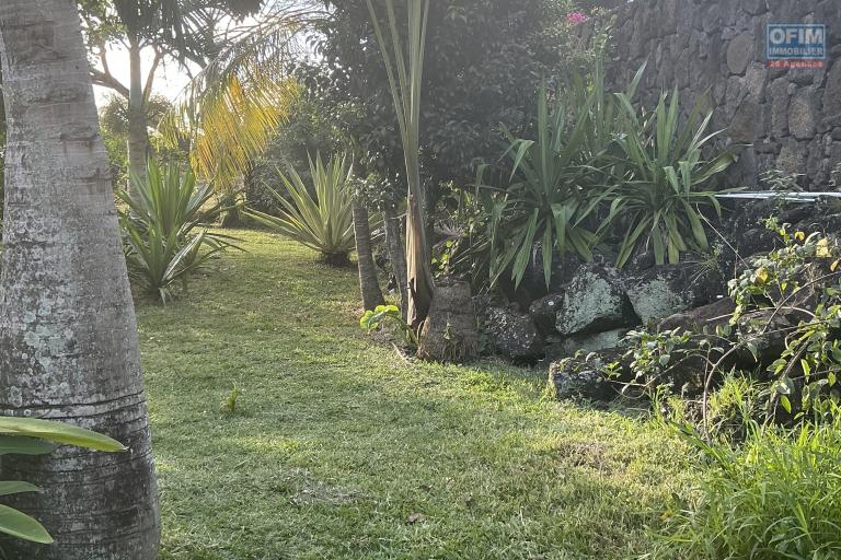 A LOUER / Grande villa 3 chambres avec d&eacute;pendance ( 2 chambres ) et 2100 m2 de jardin / CALODYNE - &Icirc;le Maurice