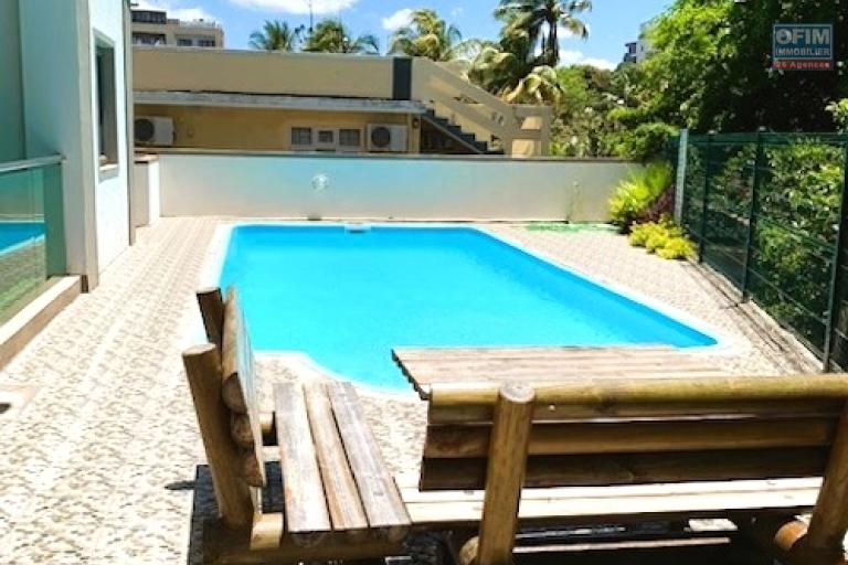 &Agrave; vendre appartement 3 chambres au dernier &eacute;tage avec jacuzzi et vue d&eacute;gag&eacute;e Flic en Flac ile Maurice vue imprenable &bull; ascenseur &bull; &agrave; quelques pas de la plage