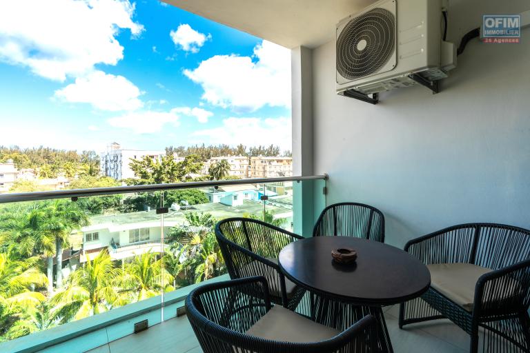 &Agrave; vendre appartement 3 chambres au dernier &eacute;tage avec jacuzzi et vue d&eacute;gag&eacute;e Flic en Flac ile Maurice vue imprenable &bull; ascenseur &bull; &agrave; quelques pas de la plage