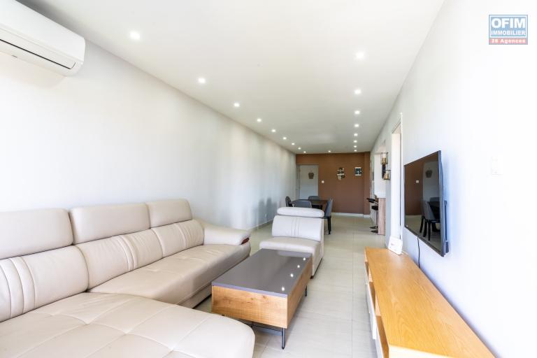 &Agrave; vendre appartement 3 chambres au dernier &eacute;tage avec jacuzzi et vue d&eacute;gag&eacute;e Flic en Flac ile Maurice vue imprenable &bull; ascenseur &bull; &agrave; quelques pas de la plage