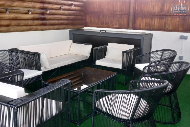 &Agrave; vendre appartement 3 chambres au dernier &eacute;tage avec jacuzzi et vue d&eacute;gag&eacute;e Flic en Flac ile Maurice vue imprenable &bull; ascenseur &bull; &agrave; quelques pas de la plage