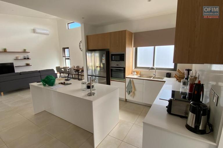 &Agrave; LOUER &ndash; Superbe villa contemporaine de plain-pied dans un complexe s&eacute;curis&eacute; &ndash; Chemin 20 Pieds, Grand Baie (disponible au 1er septembre)